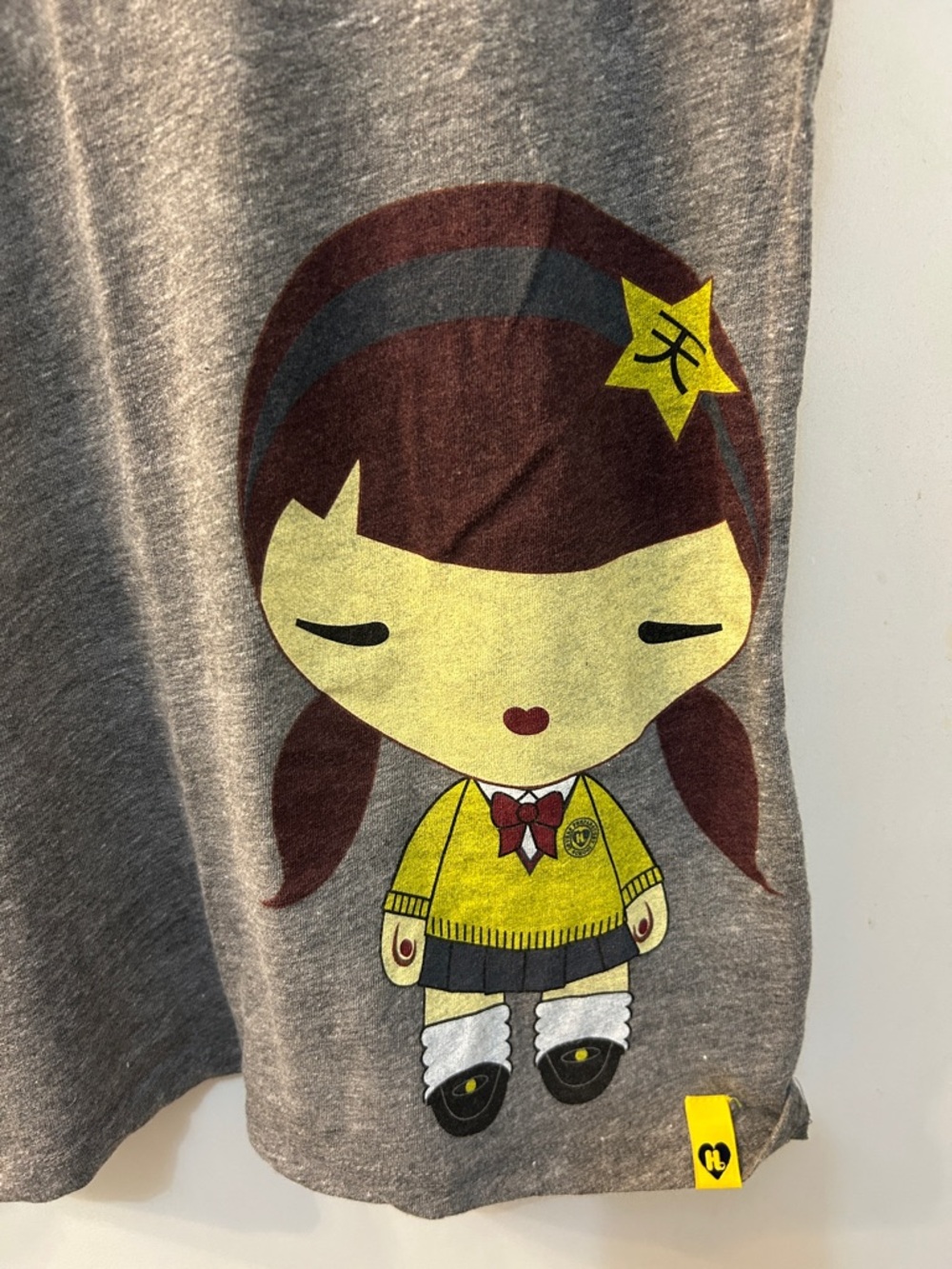 Harajuku Lovers Gray Tee with Harajuku Girl in Yellow Sweater, XL - Picture 5 of 11